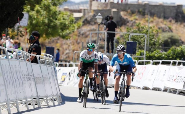 Gonzalo Serrano y el Movistar pintan de azul la ruta de los pueblos blancos