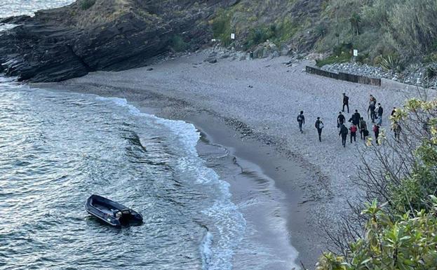 Cruz Roja atiende en las últimas horas a 21 migrantes llegados a Benalmádena a bordo de dos pateras