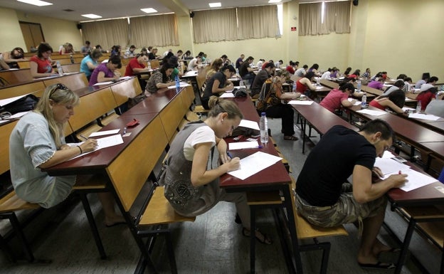 Educación reserva 382 aulas de la Universidad para examinar a los cerca de 7.500 opositores