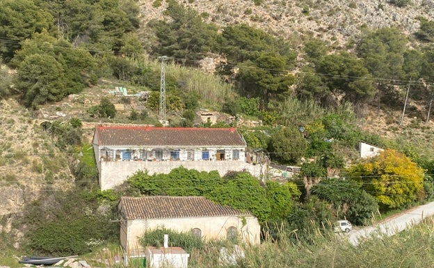 Nerja avanza en la obtención de una antigua central eléctrica para convertirla en un espacio de control de acceso al río Chíllar