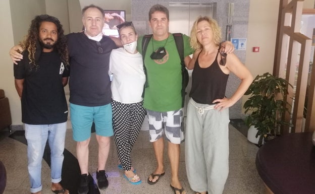 La familia del surfista malagueño fallecido en Maldivas reclama ayuda a Exteriores ante los problemas para poder repatriar el cuerpo