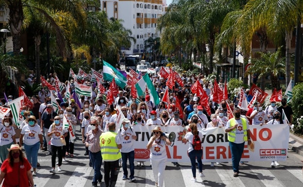 Centenares de personas exigen en Benalmádena que Tívoli reabra sus puertas este verano