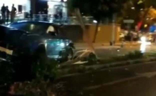 Dos jóvenes heridos en un aparatoso accidente en la zona de El Atabal