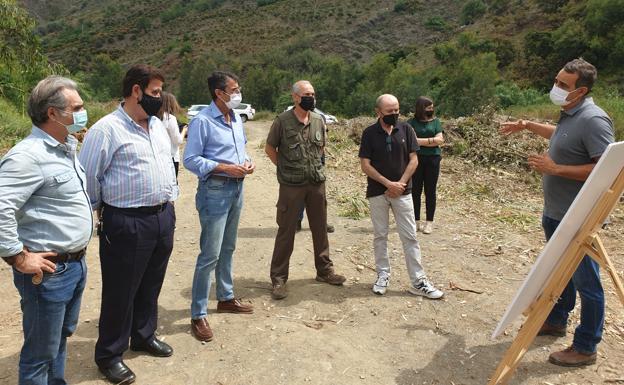Mejoran las condiciones de desagüe del cauce del río de la Cueva en la Alta Axarquía