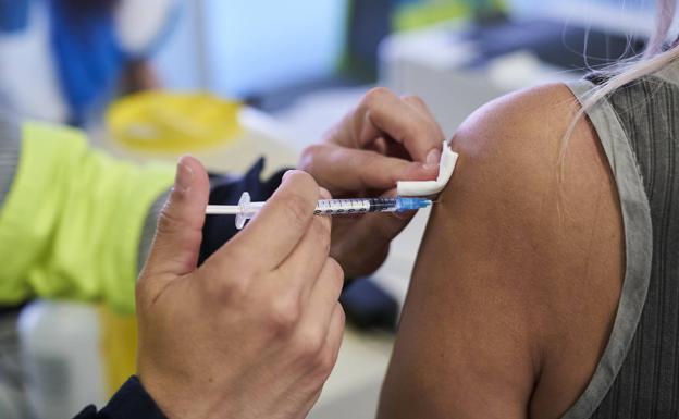 Canarias abre la vacunación a todos los mayores de 16 años