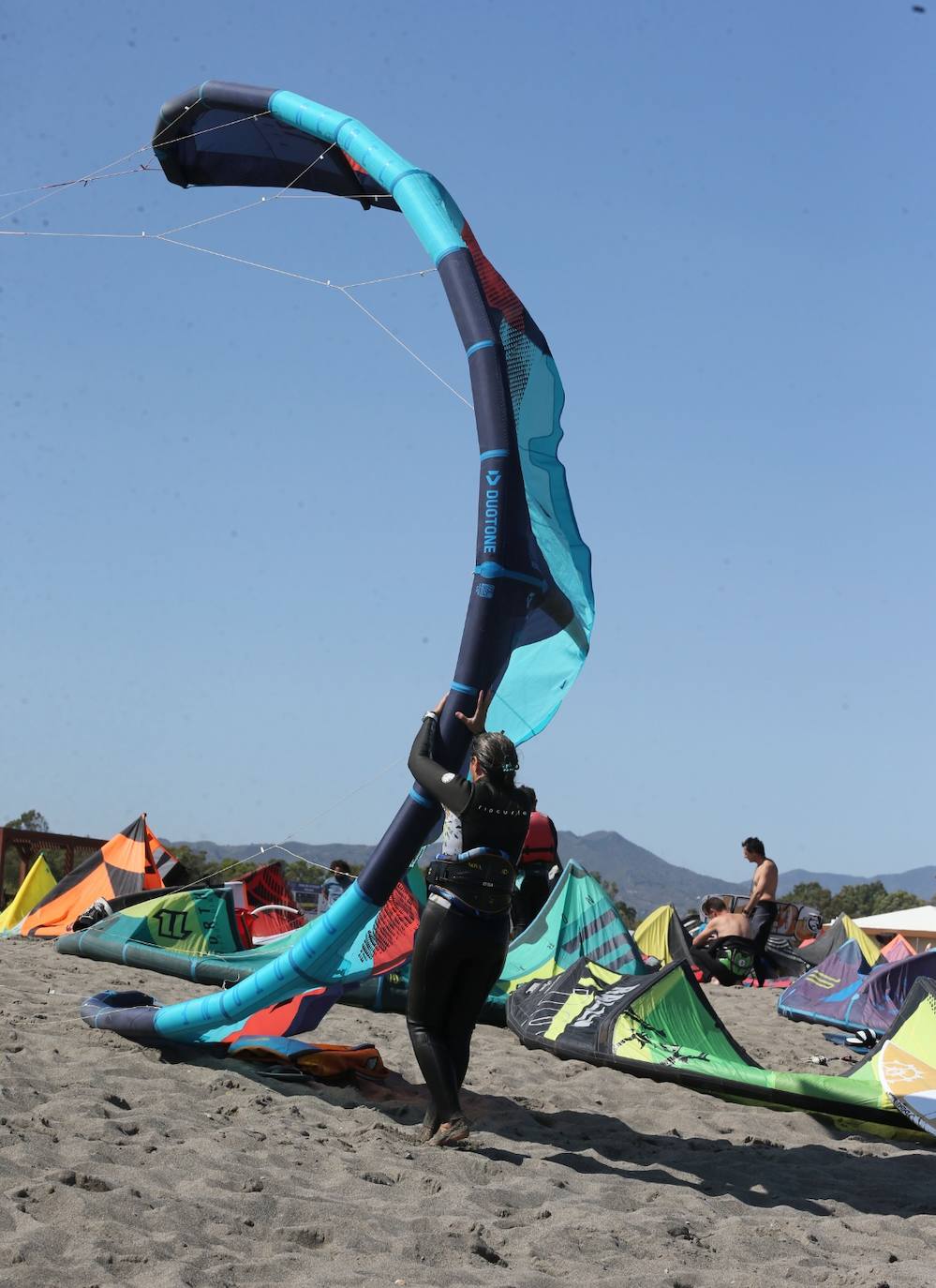 Gran ambiente de kitesurf en Málaga a finales de mayo