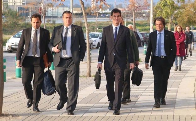 Bluebay ofrece los 8,6 millones del crédito solicitado por el Málaga, pero en una ampliación de capital