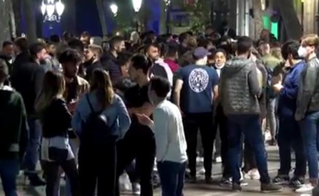 Veintinueve contagiados en un brote en una residencia de estudiantes en Sevilla