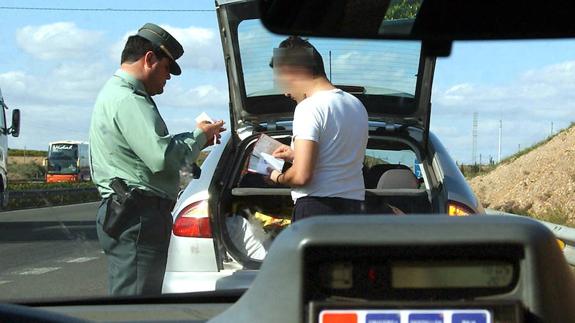 La Guardia Civil caza a 27.687 conductores por exceso de velocidad en su última campaña: multas de hasta 600 euros