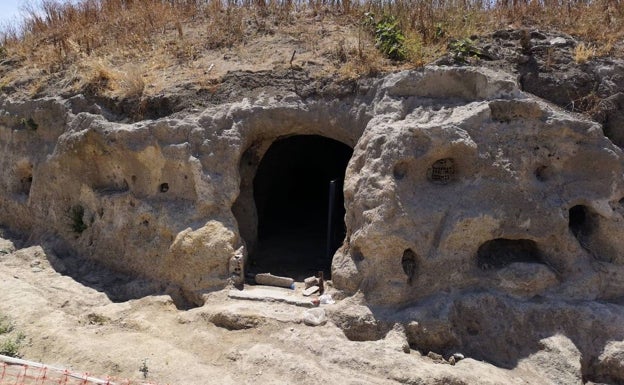 Urbanismo ordena obras urgentes para proteger las cuevas mozárabes que aparecieron en Churriana