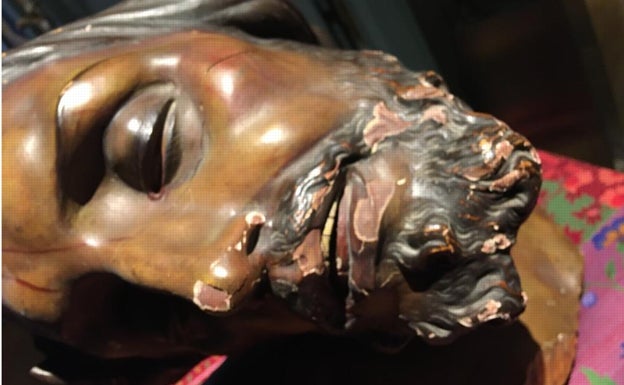 Donan a Mena un busto de Cristo original de Palma Burgos