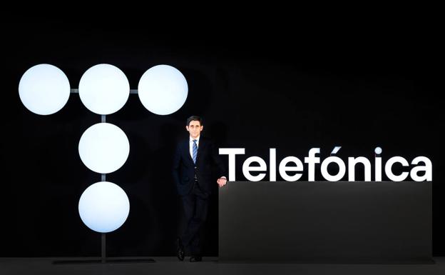 Telefónica reduce deuda en 8.400 millones con sus dos grandes operaciones del año