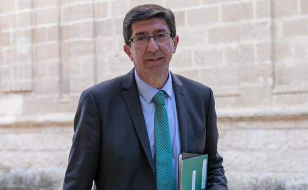 La Junta explica que Andalucía entra en «meseta descendente» y avisa que el Covid no desaparecerá por la vacuna