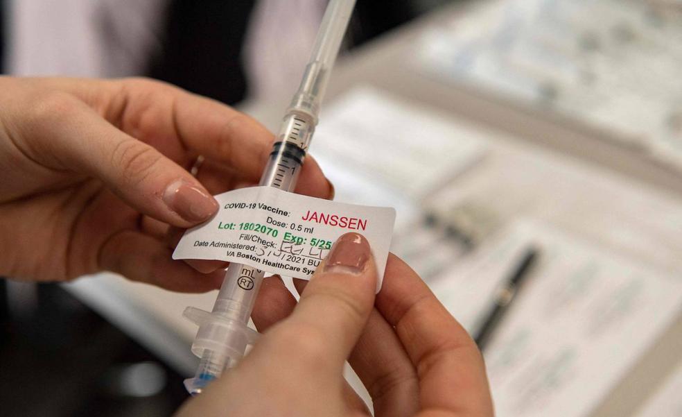 Andalucía apuesta por administrar la vacuna de Janssen a los menores de 40 años