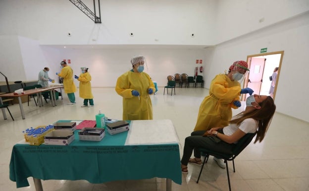 Las muertes por coronavirus se reducen un 94 por ciento en tres meses en Málaga por la vacuna