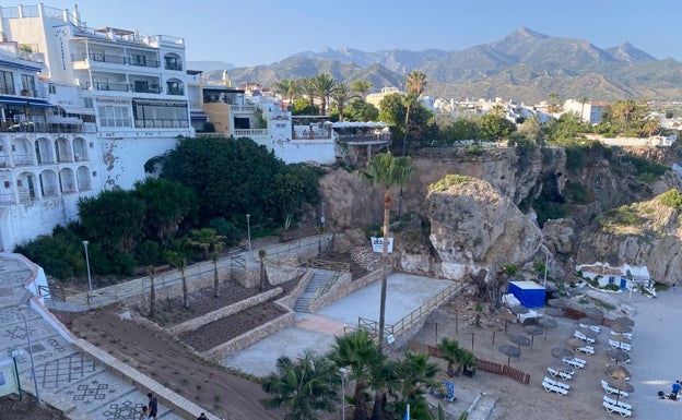 Nerja reabre un primer tramo del paseo de los Carabineros tras casi dos décadas