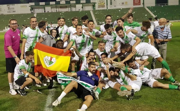 El Antequera gana al Malagueño en la prórroga y logra el ascenso a Segunda RFEF