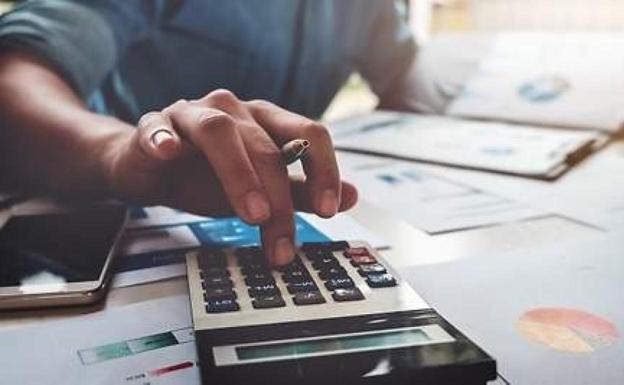 Convocan las primeras ayudas para facilitar la conciliación a los autónomos andaluces: así pueden solicitarse