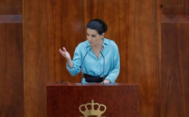 Rocío Monasterio tacha de ilegal a un diputado senegalés de Podemos