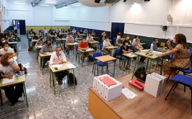 Las oposiciones para profesores comienzan con la presentación de los candidatos ante el tribunal