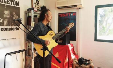 Do, re, mi, fa en las venas: la historia de Perico, guitarrista de Tabletom