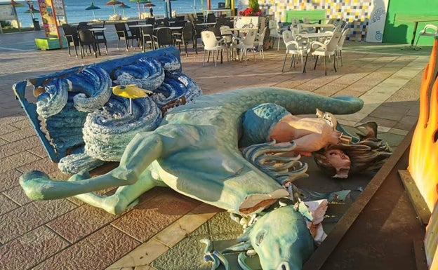 Destrozan el muñeco de San Juan municipal de Manilva