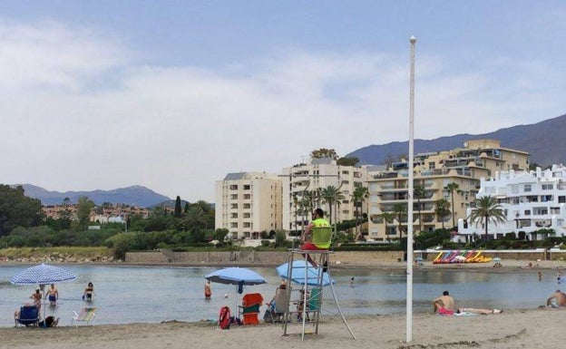 El PSOE de Estepona reclama la ampliación del servicio de vigilancia de playas a todo el litoral