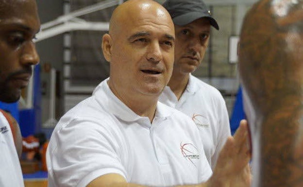 Manolo Povea ficha por el Oliveirense