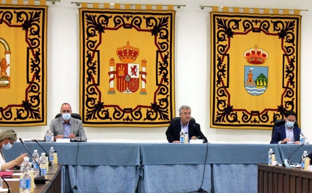 El Pleno de Estepona aprueba el trámite para dar en propiedad las plazas del nuevo parking