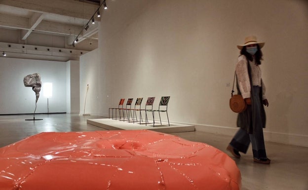 Museos para el 'FIND': La creatividad hecha escultura de Franz West