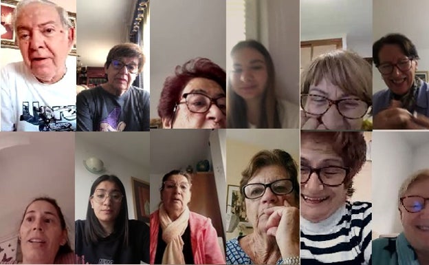 Mayores y jóvenes de Rincón de la Victoria, unidos gracias al Plan de Alfabetización Digital