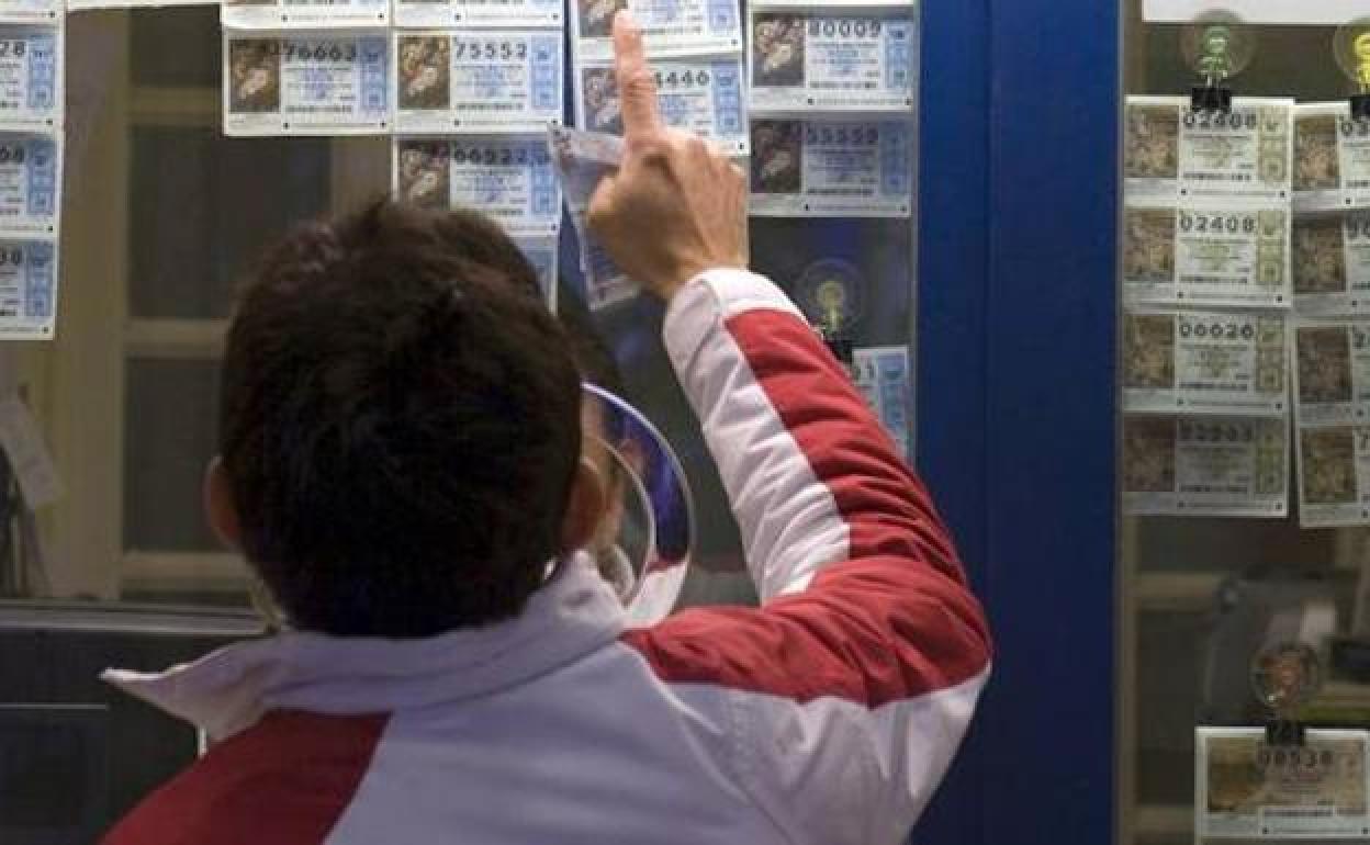 Lluvia de premios de la Lotería Nacional en Málaga que deja 108.000 euros este jueves