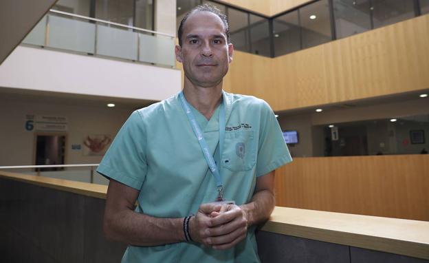 César Ramírez: «Los cirujanos tenemos la llave de la puerta que abre la curación del cáncer»