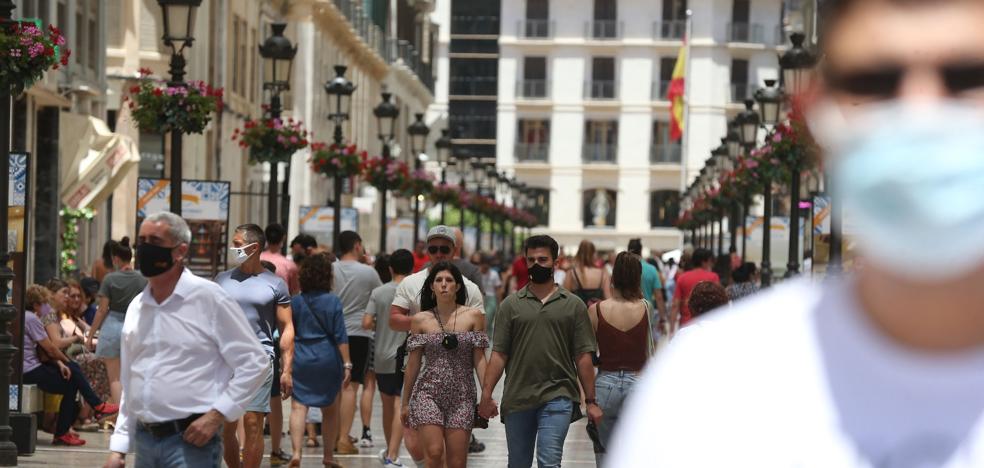La prudencia marca el primer día sin mascarillas en Málaga - Vimarsana News