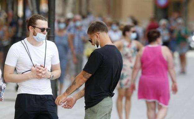 El macrobrote de Baleares contabiliza ya 179 andaluces en aislamiento en las islas y 122 positivos en Andalucía