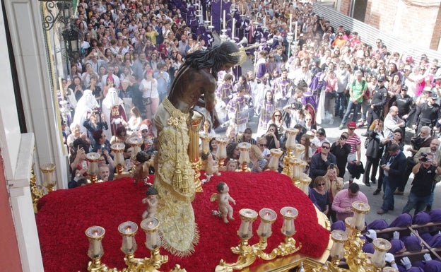 La Cofradía de los Gitanos de Málaga abre las primeras inscripciones de hombres de trono desde que comenzó la pandemia
