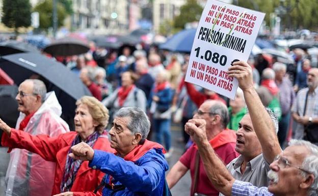 Escrivá plantea ahora recortar las pensiones futuras de los nacidos entre los años 50 y 70