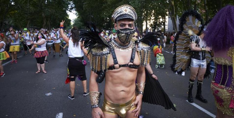 La pandemia marca el desfile del Orgullo en Madrid