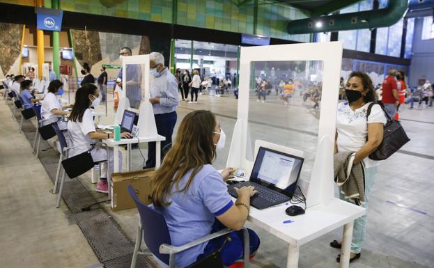 Cuatro de cada diez malagueños tienen ya las dos dosis contra el coronavirus