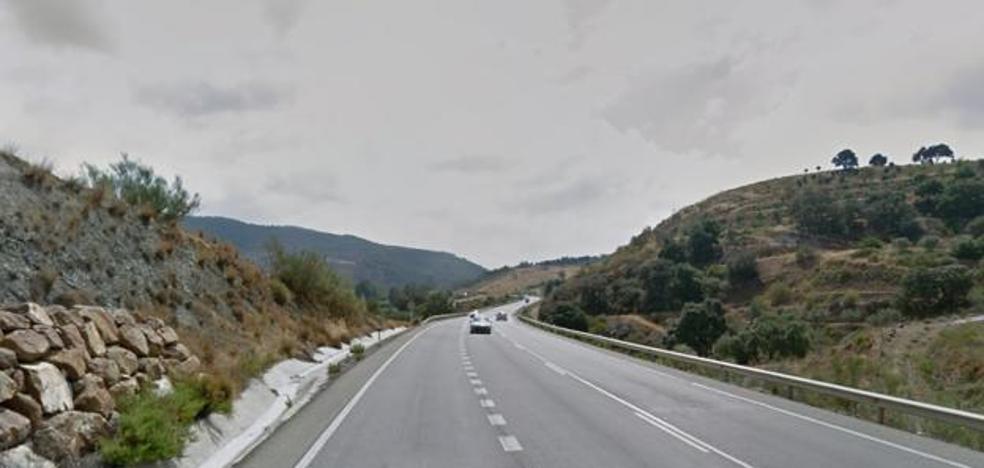 Sucesos | Dos menores de cuatro y ocho años, heridos al volcar el turismo en el que viajaban en la A-357 en Málaga - Vimarsana News