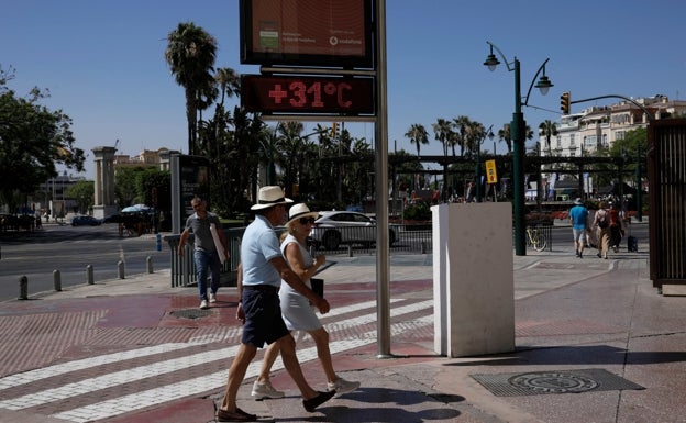 Málaga vive una de sus noches más calurosas con máximas de hasta 32 grados