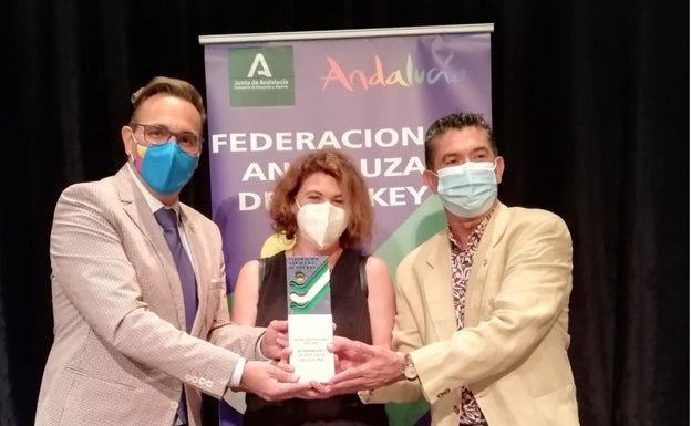 La Federación Andaluza de Hockey premia al Ayuntamiento de Rincón de la Victoria