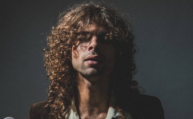 El artista malagueño Sarria presenta este viernes en La Cochera Cabaret un proyecto en solitario