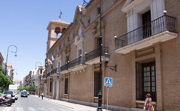 Comienza la reforma total de la calle Infante don Fernando de Antequera