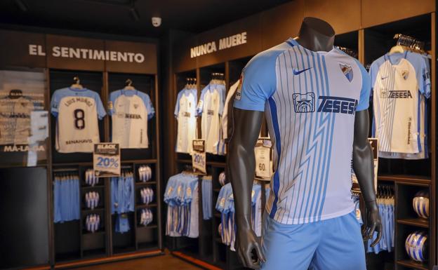 El Málaga ultima los detalles para presentar las nuevas camisetas