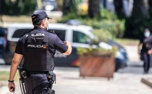 Un detenido en Málaga tras desarticular un chiringuito financiero que usaba el nombre de famosos como gancho para estafar a más víctimas