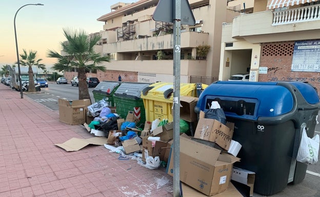 Vox denuncia la acumulación de basuras en urbanizaciones de Rincón de la Victoria y exige multas para los incívicos