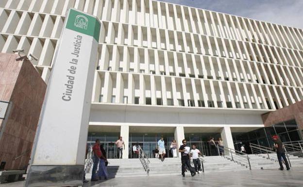 Declaran culpable al acusado de matar a su madre de 81 años e intentarlo con su hermana en Puerto de la Torre