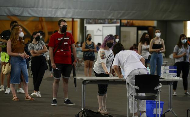 Sanidad advierte de que el aumento de contagios entre no vacunados podría tener un «impacto importante» en los hospitales