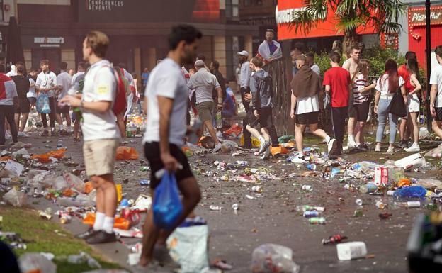 Los disturbios de la afición inglesa dejan 19 agentes heridos y 49 detenidos